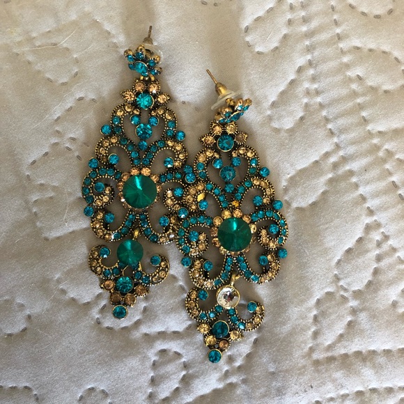 Jewelry - 🔴 Big rhinestone earrings in blue and gold